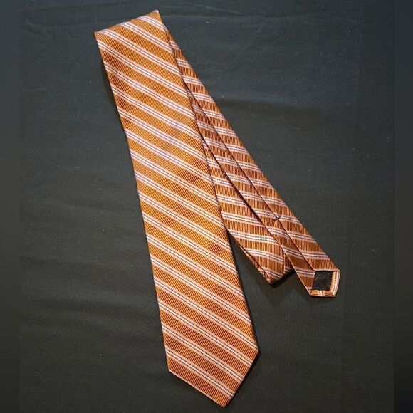 Hart Schaffner Marx tie  - Picture 1 of 6